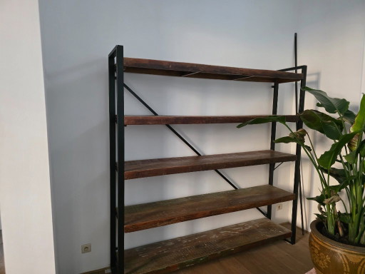 Intrusion vintage rack