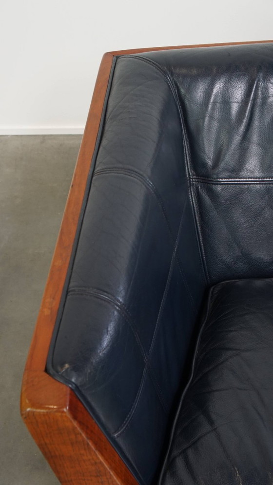 Image 1 of 2x 2,5-Sitzer Schuitema Art Deco Design Sofa mit Holzarbeiten und dunkelblauem Rindsleder