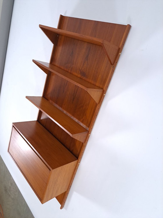 Image 1 of Système mural modulaire Teak TEPE Mobel avec étagères et placard