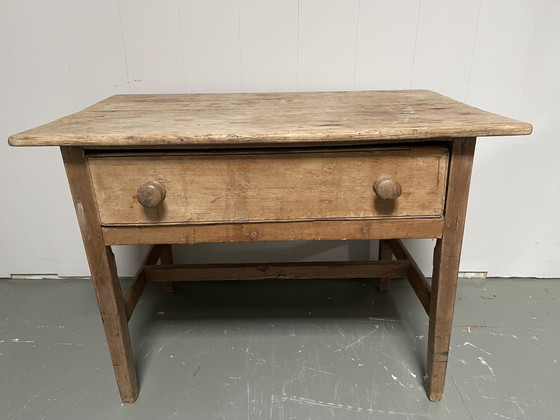 Antique pine side table. €125 – Wood (photo 4 of 6)