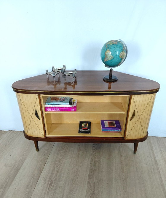 Image 1 of Armoire d'angle des années 50 avec barre secrète