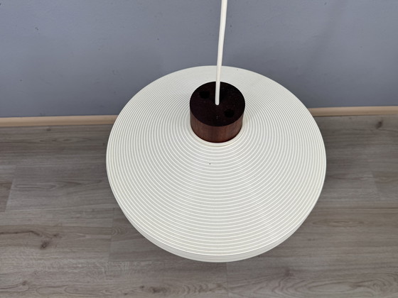 Image 1 of Lampada a sospensione vintage con dettagli in legno