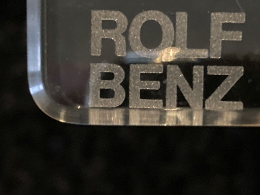 Tavolino da caffè Rolf Benz 8730 quadrato su ruote, 1 m x 1 m, in condizioni pari al nuovo.