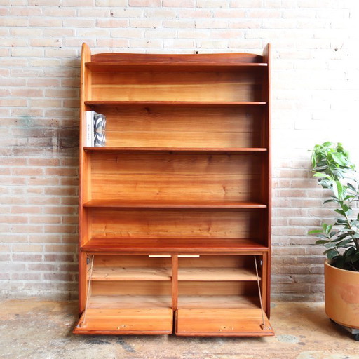 Vintage hohes Bücherregal aus Massivholz
