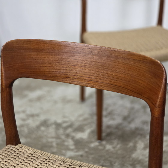Image 1 of Lot de 5 chaises de salle à manger Niels Møller modèle 75 en teck, neuves, en corde de papier.
