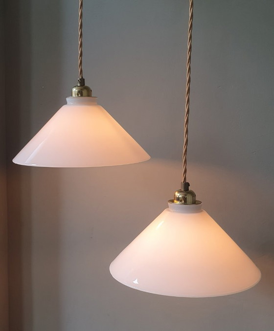 Set di 2 Lampade a sospensione Vintage in vetro opalino – Metallo (photo 13 of 17)