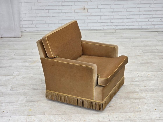 Image 1 of Deense fauteuil uit de jaren 70, bekleed met honinggeel meubelvelours.