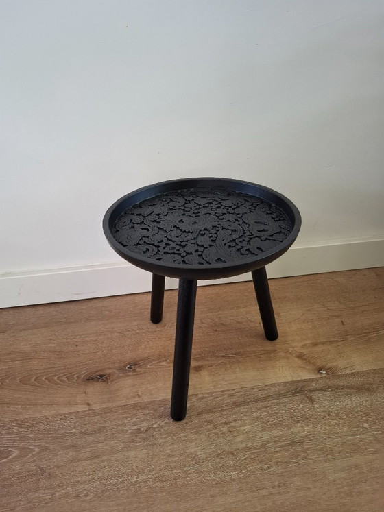 Image 1 of Table d'appoint noire en relief | Bohème | Chic hôtelier |
