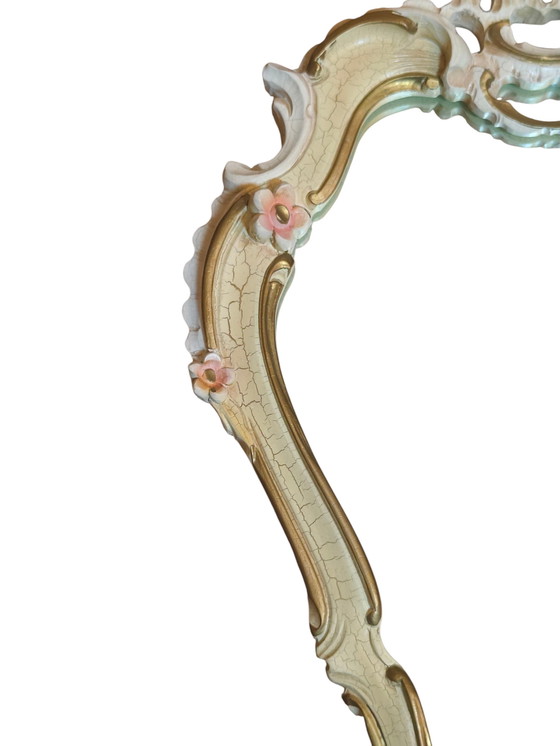 Image 1 of Set aus 2 Florentiner Barock Wandspiegeln 55×36 cm – Italien Vintage 1950–1970 – handbemaltes Holz mit Craquelé & Pastellblüten 