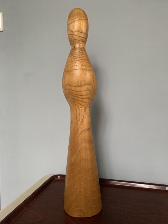 Image 1 of Grande sculpture vintage en bois de chêne, représentant une femme de 51 cm de long, de style scandinave.