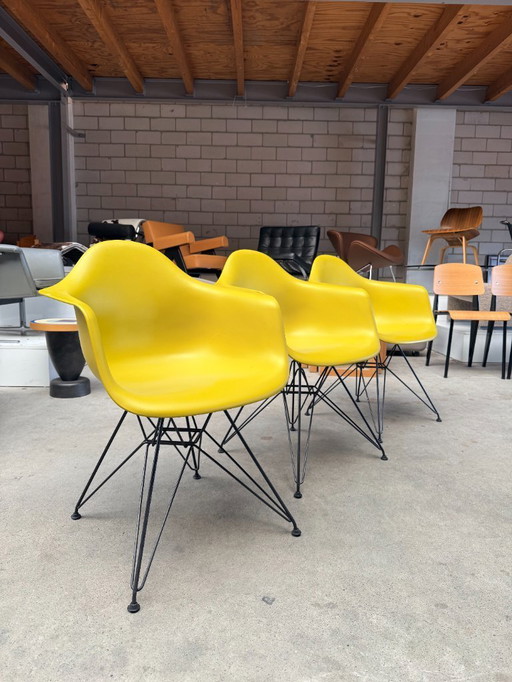 Vitra Eames DAR-Stuhl