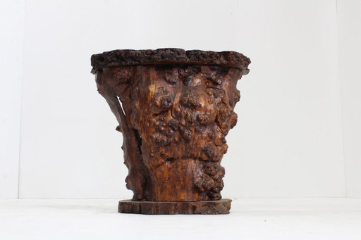 Bar vintage de style brutaliste en forme de tronc d'arbre des années 1970