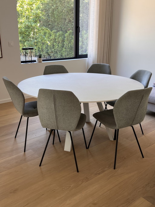 Table de salle à manger complète avec chaises assorties en excellent état !