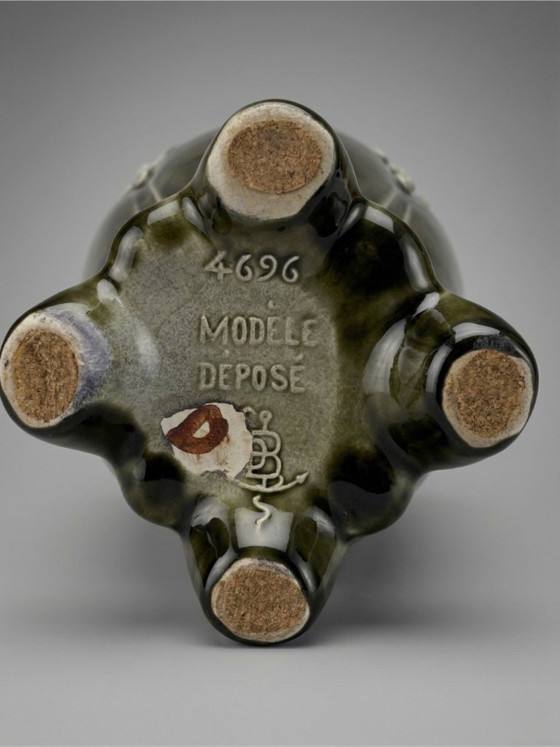 Image 1 of Art Nouveau vaas van De Bruyn – Model 4696 – Reliëf druivendecoratie – Geglazuurd keramiek – 29 cm