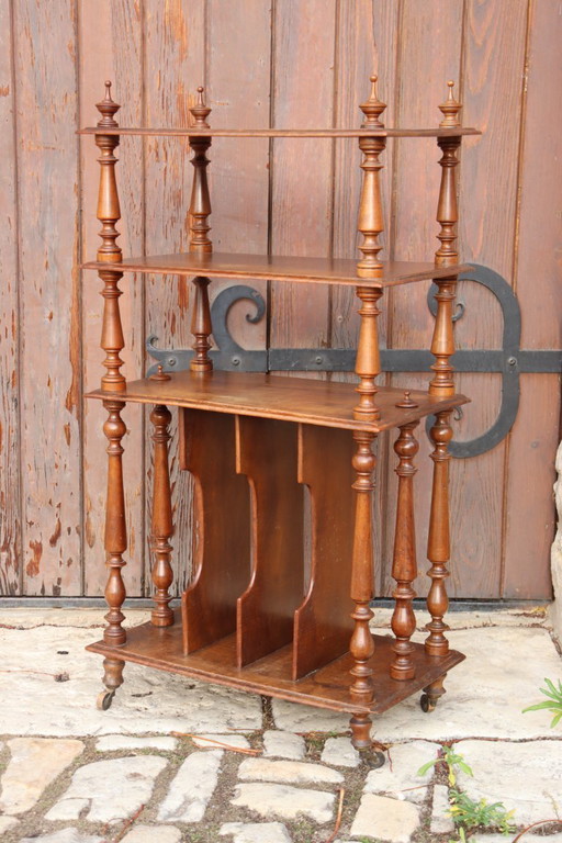 Etagère sur pieds début XXème siècle