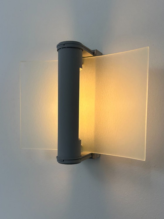 Image 1 of Vintage wandlamp, grijs gelakt metaal en mat gebogen glas, Frankrijk, 1980