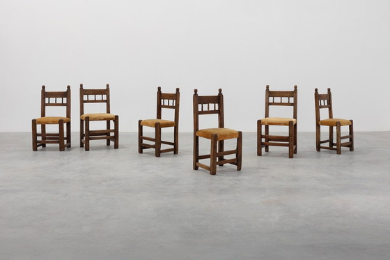 Image 1 of Sedia laterale spagnola in rovere intagliata a mano del XIX secolo con seduta in velluto