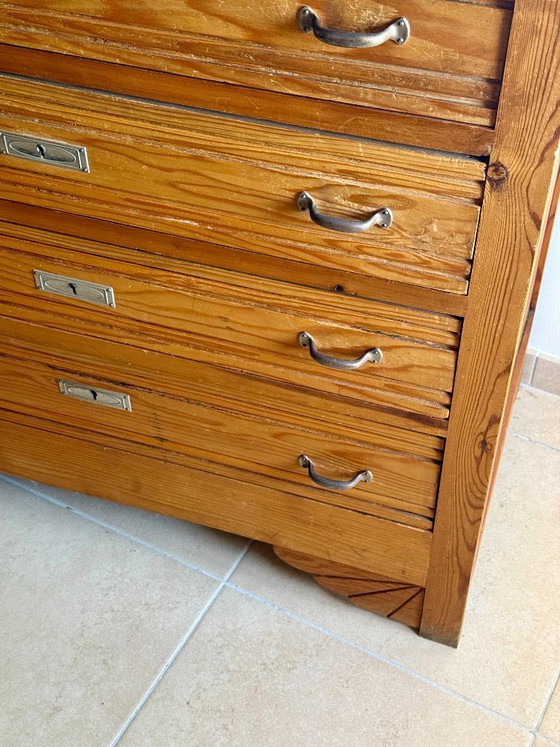 Image 1 of Commode van onbewerkt hout en verchroomd metaal, in art-decostijl uit de jaren 50.