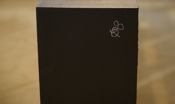 Image 1 of Plank 1960: een hedendaagse picturale interventie in de stijl van Piet Mondrian.