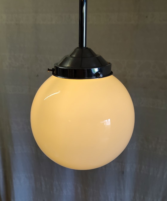 Art-Déco Opalglas-Pendelleuchte - Mitte 20. Jh. – Pendelleuchten (photo 5 of 8)