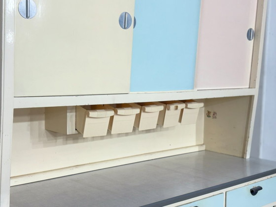 Image 1 of Credenza da cucina vintage anni '50/'60 | Mobile da cucina dal design pastello | 2 pezzi