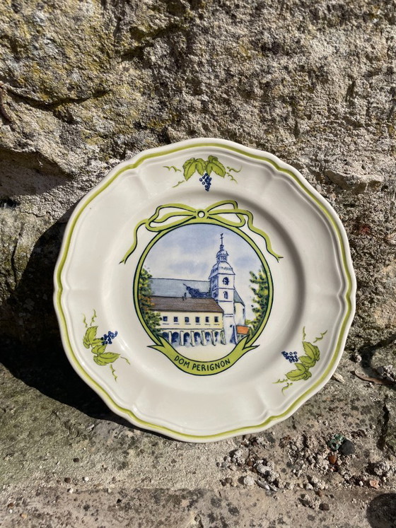 Image 1 of Par de platos Longchamp con diseño de viñedo – Clos Vougeot y Dom Pérignon