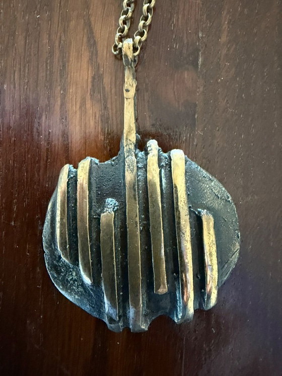 Image 1 of Harrie Lenferink - Magnifique pendentif en bronze avec sa chaîne d'origine.