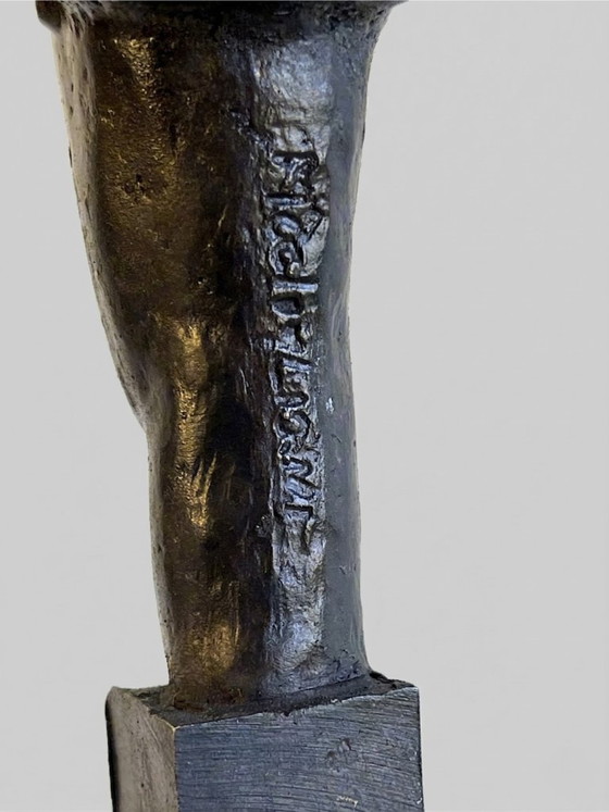 Image 1 of Modernist sculpture in patinated bronze – stylized head inspired by Modigliani on a black marble base – 25 cm