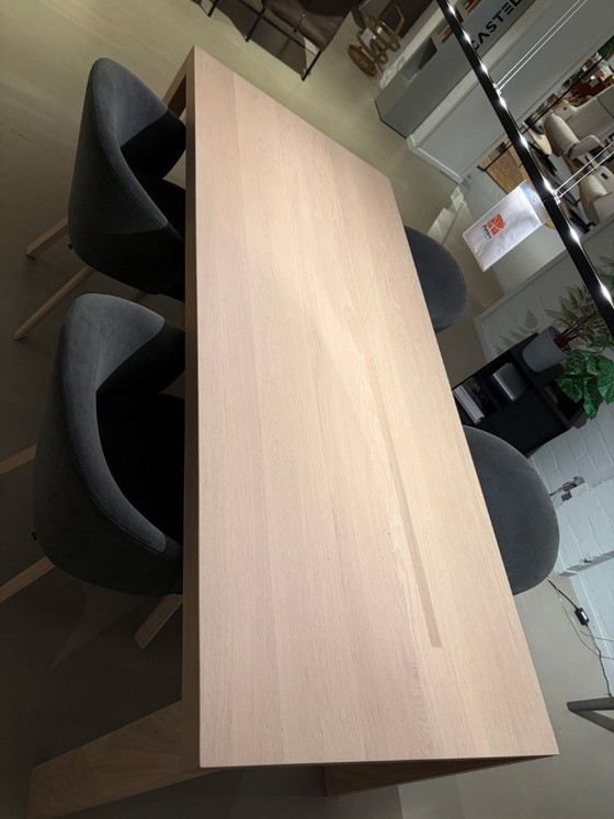 Image 1 of Arco Essenza dining table