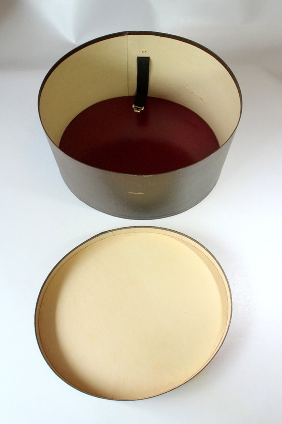 Image 1 of Sombrero de copa con sombrerera original y cojín de terciopelo