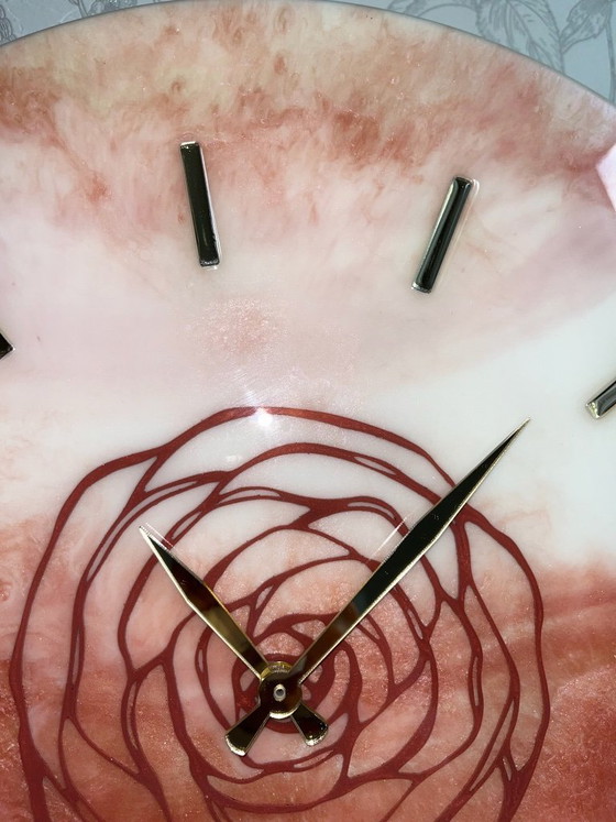 Image 1 of Exclusieve wandklok van epoxyhars