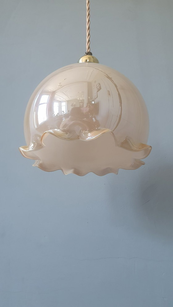 Image 1 of Vintage opaline hanglamp in kelkvorm met parelmoer glans. 