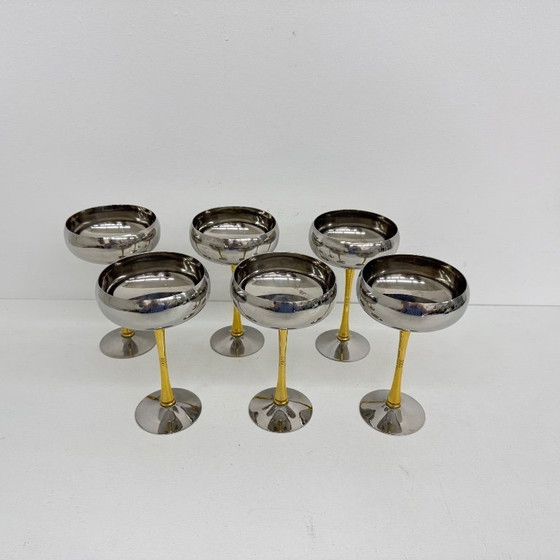 Image 1 of Set van 6 Italiaanse champagneglazen van roestvrij staal en messing uit het midden van de 20e eeuw, jaren 70.
