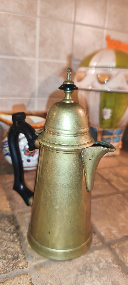 Oude Arabische chocoladepot van Tenda – decoratieve objecten, Brass
