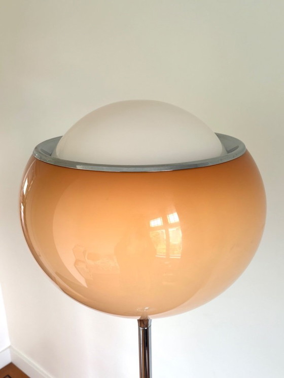 Lampada da terra 'Flash' 'Bud Grande' Space Age Harvey Guzzini anni '70 – Lampade da terra, Plexiglass (photo 7 of 13)