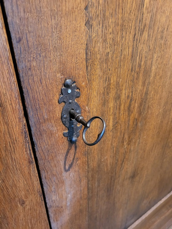 Image 1 of Schöner antiker Wäsche- oder Porzellanschrank aus Holz