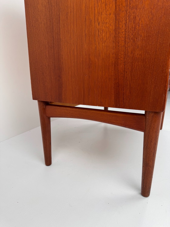 Image 1 of Deense teakhouten ladekast van Mogens Kold Møbelfabrik – verfijnd ontwerp uit het midden van de eeuw