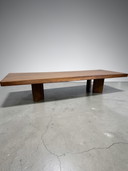 Table basse en bois PLANA, conçue par Charlotte Perriand pour Cassina.