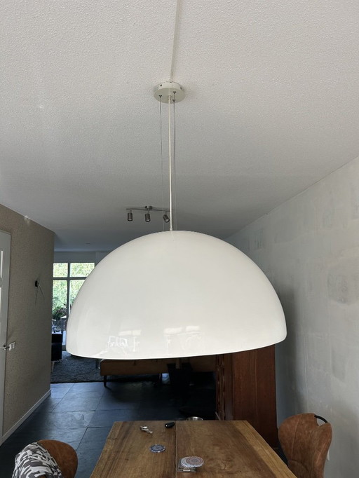 Speziell entworfene Lampe für über dem Esstisch