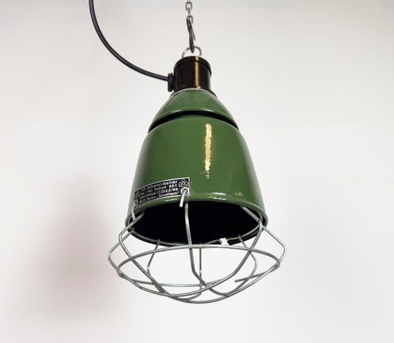 Image 1 of Lampada a sospensione industriale in smalto verde a gabbia di Philips, anni '60