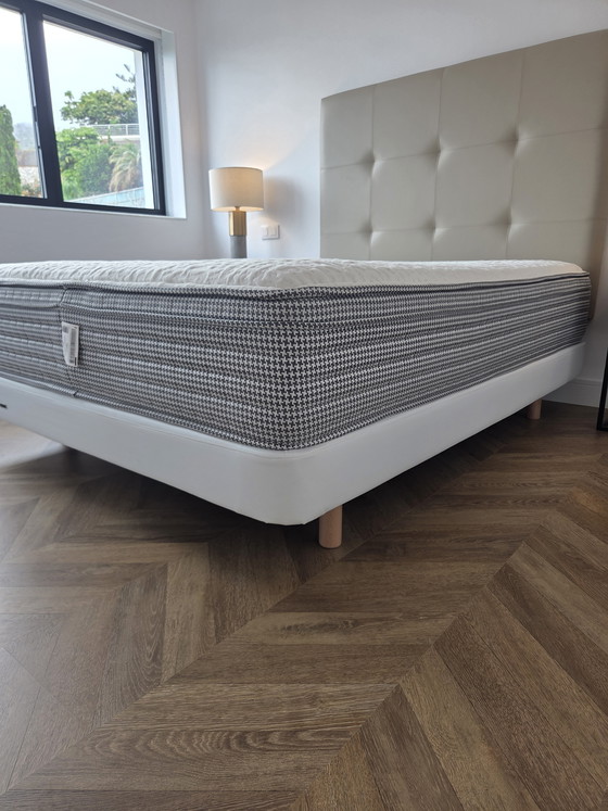 Image 1 of Colchón Aireloom de ultralujo y estructura de cama de diseño (150x200 cm)