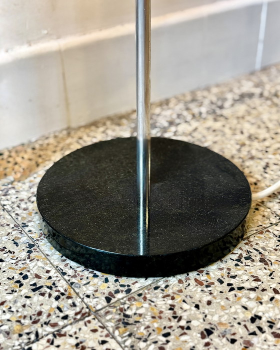 Lámpara de pie de mediados de siglo con pantalla cilíndrica de madera, años 60-70. – Lámparas de pie, Metal (photo 11 of 11)