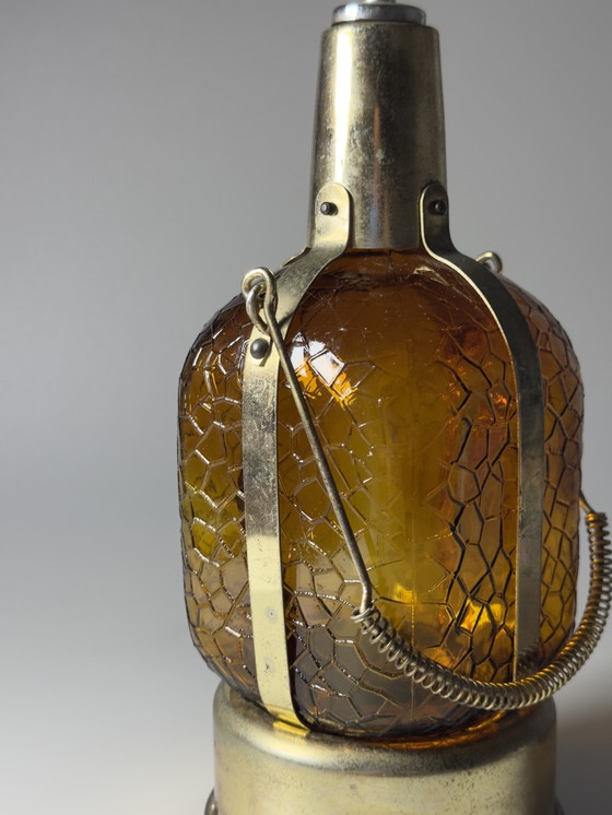 Image 1 of Bouteille carafe musicale vintage – Mécanisme musical à remontoir – Inspiration Steampunk et Art Déco – vers 1970