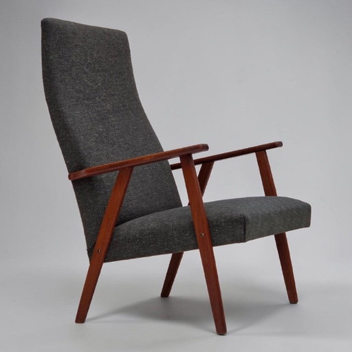 Sillón danés de respaldo alto de la década de 1970, tapizado en tela y madera de teca.