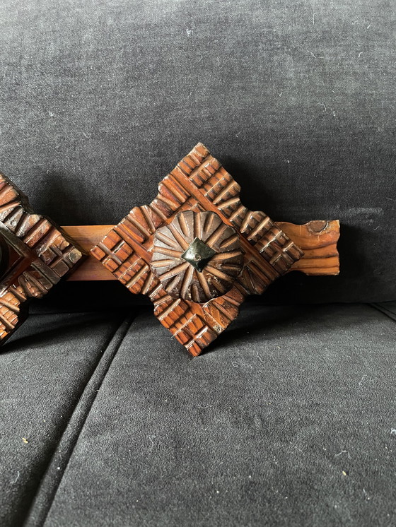 Image 1 of Primitiv Brutalistischer Kleiderständer aus Holz