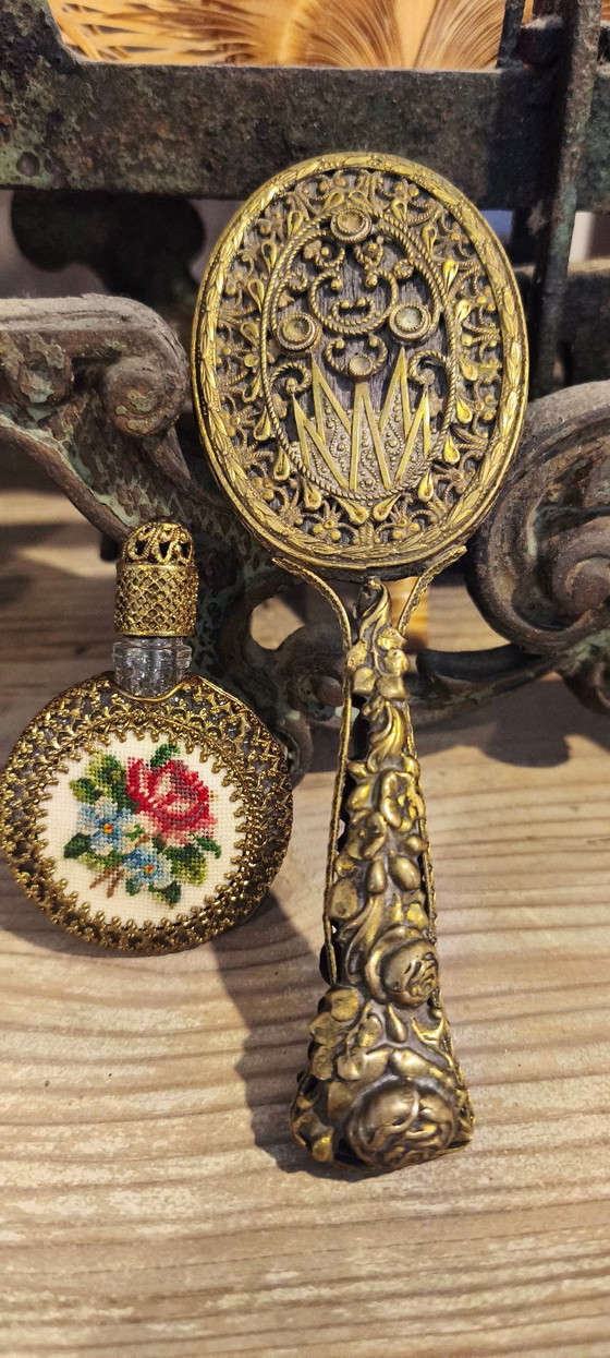 Image 1 of Vintage handspiegel en parfumflesje set.