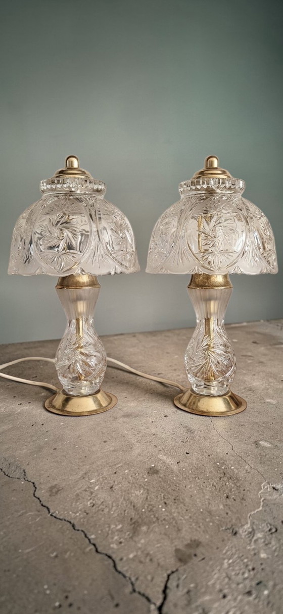 Image 1 of Paire de lampes de table en cristal taillé et laiton doré - Production européenne 1950