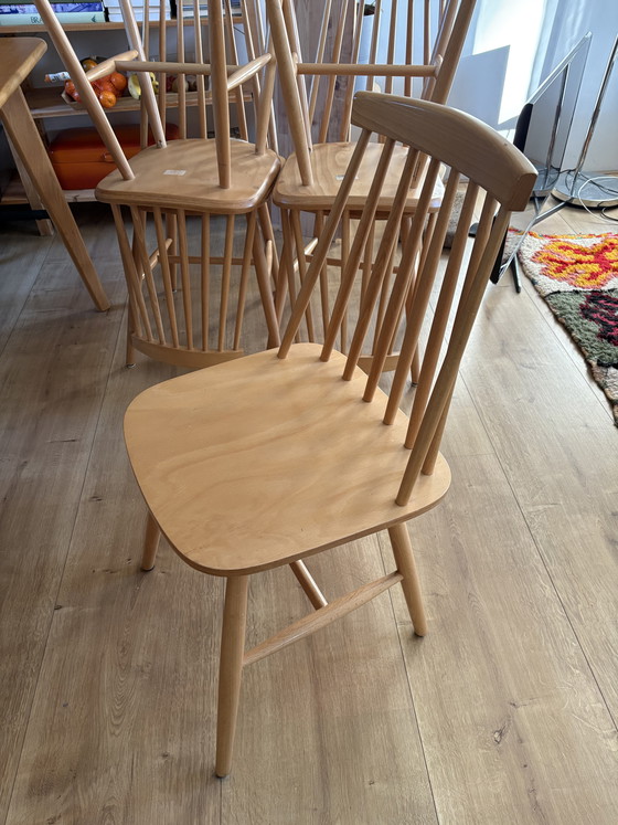 Image 1 of 5 chaises à fuseaux en bois de style Windsor Ercol