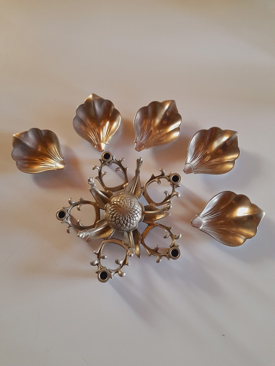 Silver-plated metal flower ashtray, 1970s – Decorative Objects (photo 2 of 7)