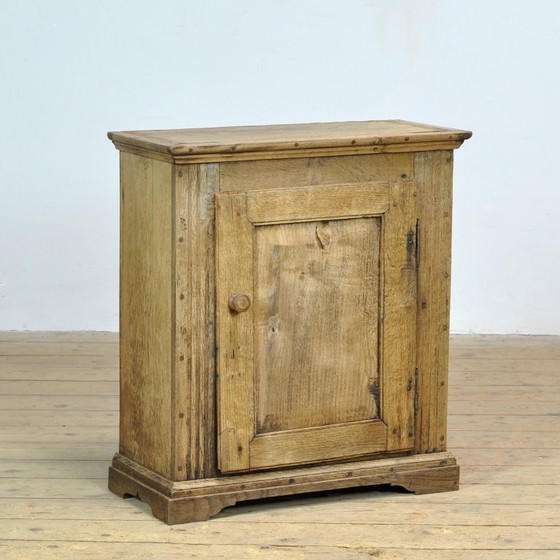 Image 1 of Petit meuble en chêne, vers 1820